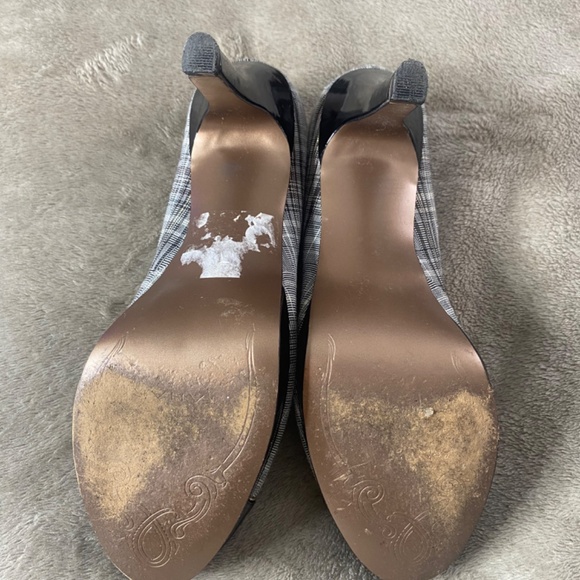 Black and White Plaid Heels - Picture 7 of 7